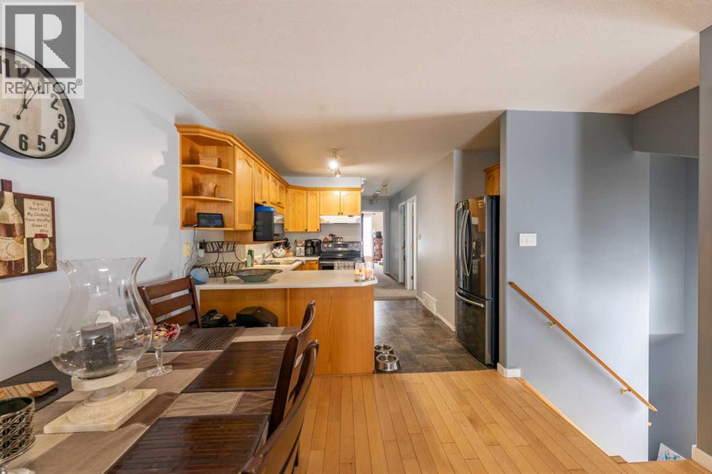 168 Sitar Crescent, Hinton, Alberta  T7V 1S7 - Photo 5 - A2298474
