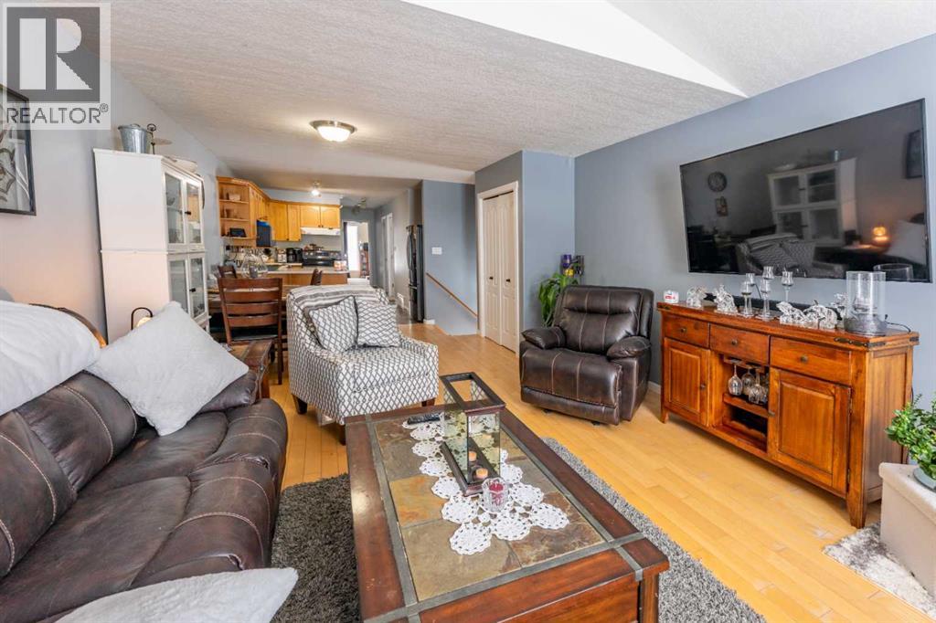 168 Sitar Crescent, Hinton, Alberta  T7V 1S7 - Photo 4 - A2298474