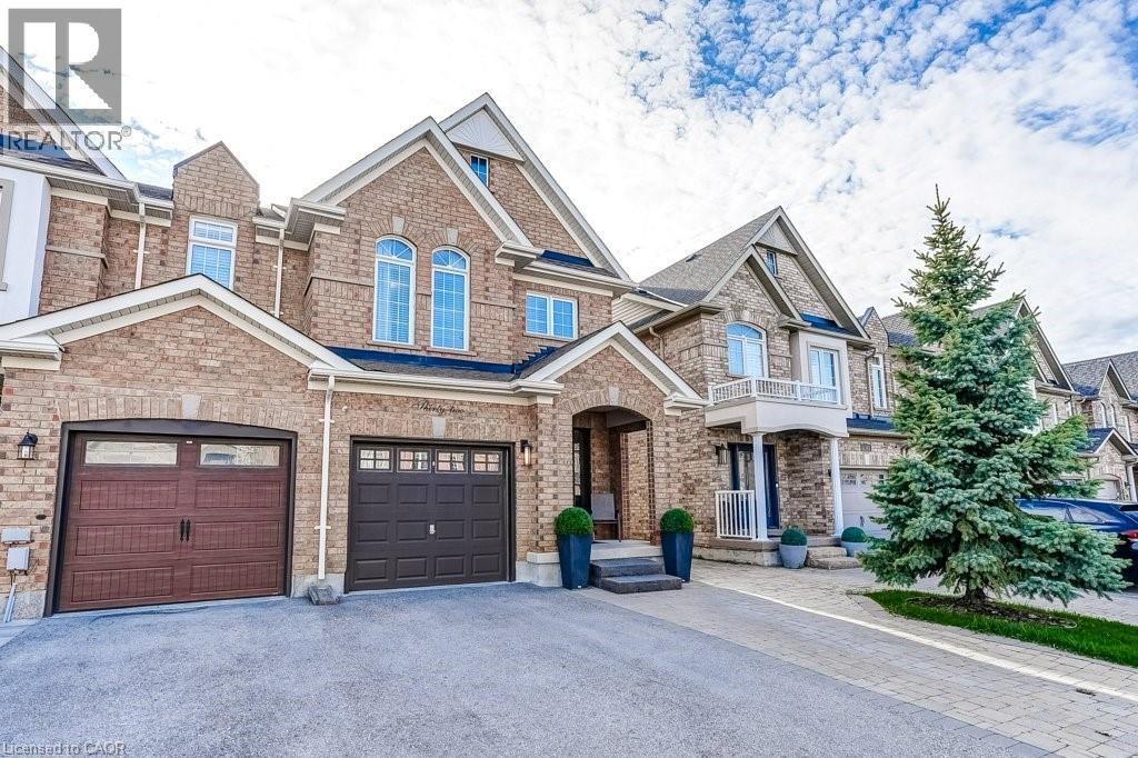 32 Crestbank Court, Vaughan, Ontario  L6A 0B2 - Photo 3 - 40824339