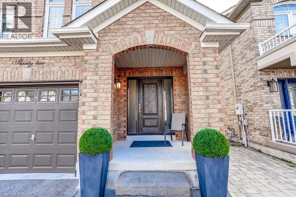 32 Crestbank Court, Vaughan, Ontario  L6A 0B2 - Photo 5 - 40824339