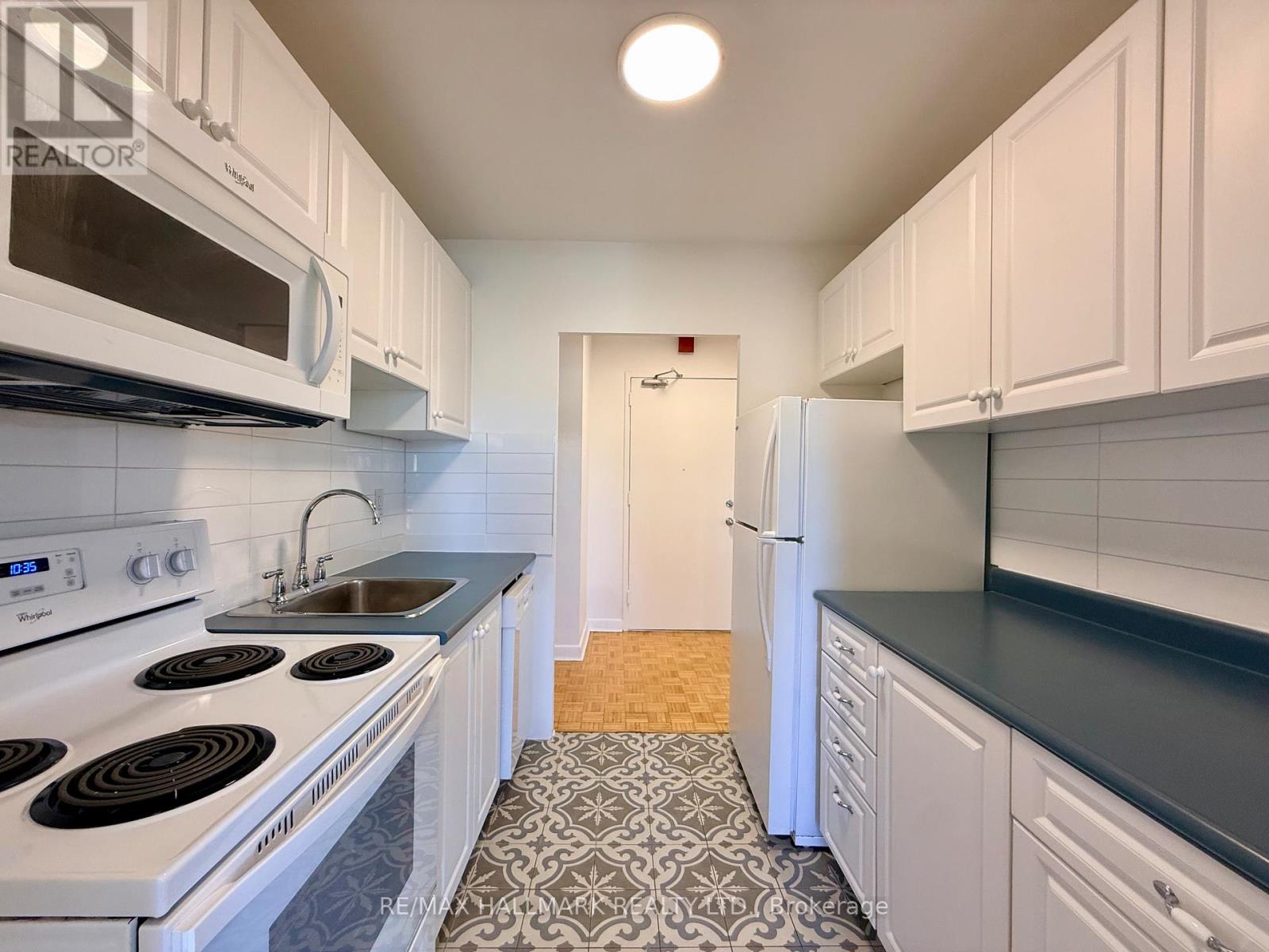 301 - 30 Upper Canada Drive, Toronto, Ontario  M2P 1S1 - Photo 6 - C13079446