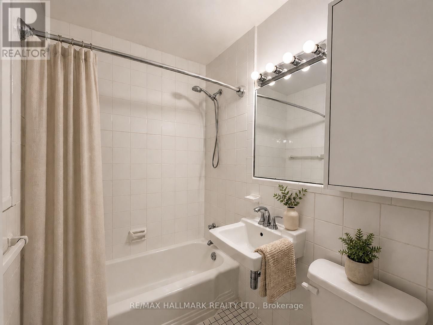 301 - 30 Upper Canada Drive, Toronto, Ontario  M2P 1S1 - Photo 7 - C13079446