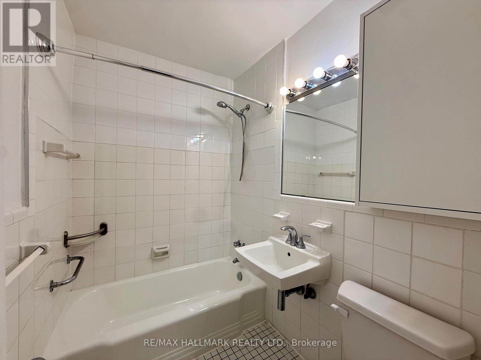 301 - 30 Upper Canada Drive, Toronto, Ontario  M2P 1S1 - Photo 8 - C13079446