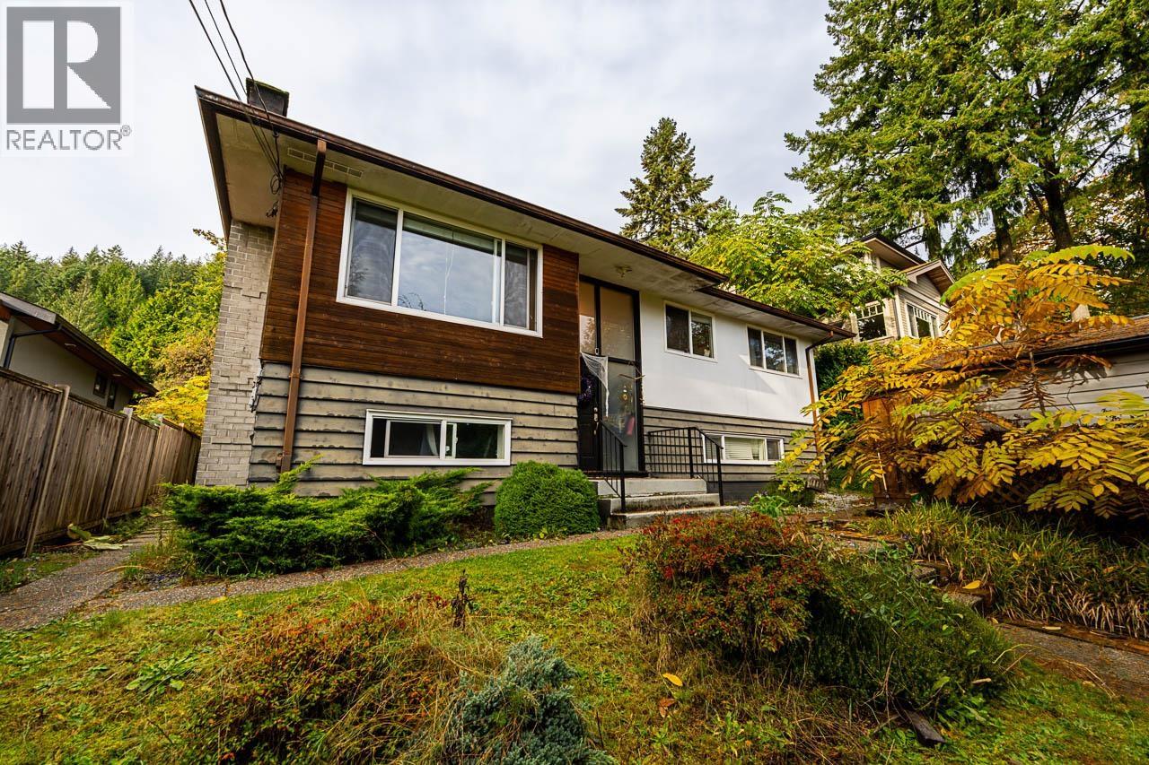4377 Mountain Highway, North Vancouver, British Columbia  V7K 2K3 - Photo 2 - R3118822