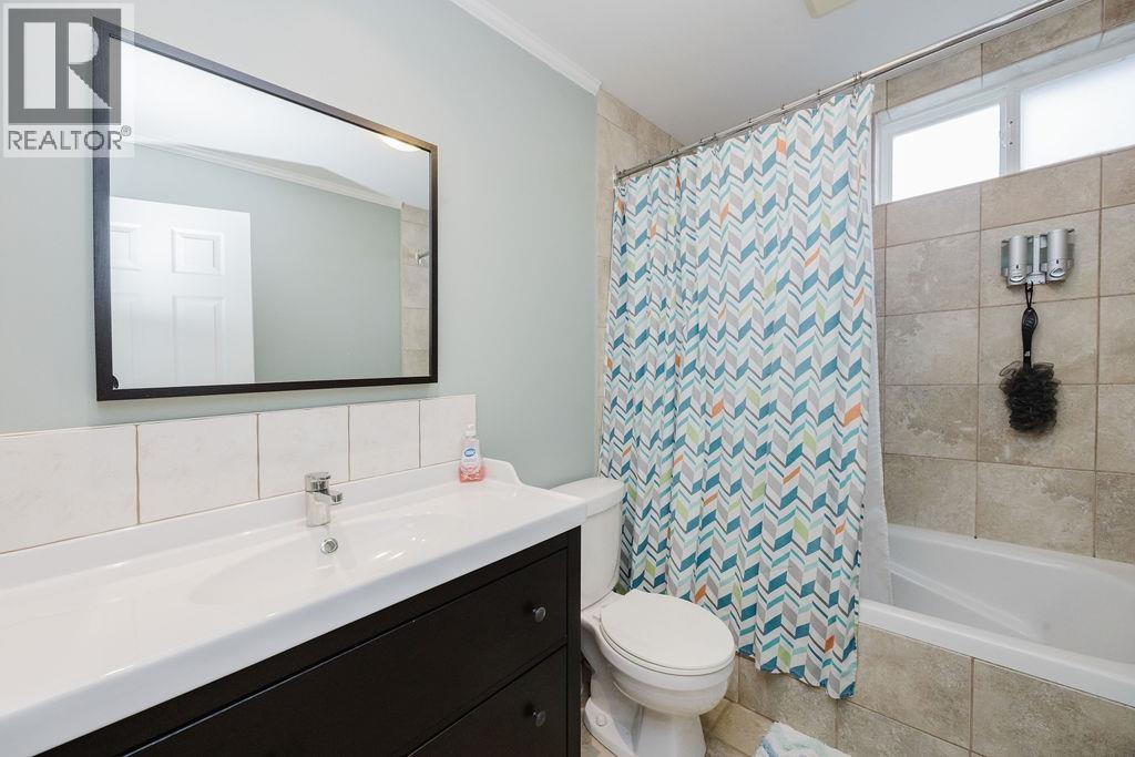 835 Aurora Way, Gibsons, British Columbia  V0N 1V9 - Photo 16 - R3118843