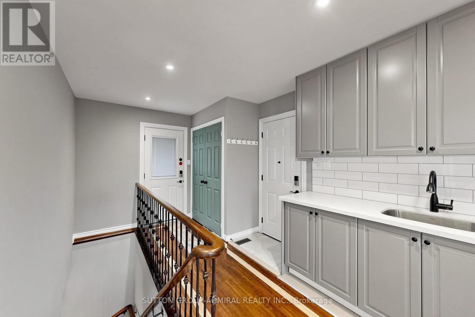 2 Gilbert Drive, Aurora, Ontario  L4G 6W8 - Photo 19 - N13079488