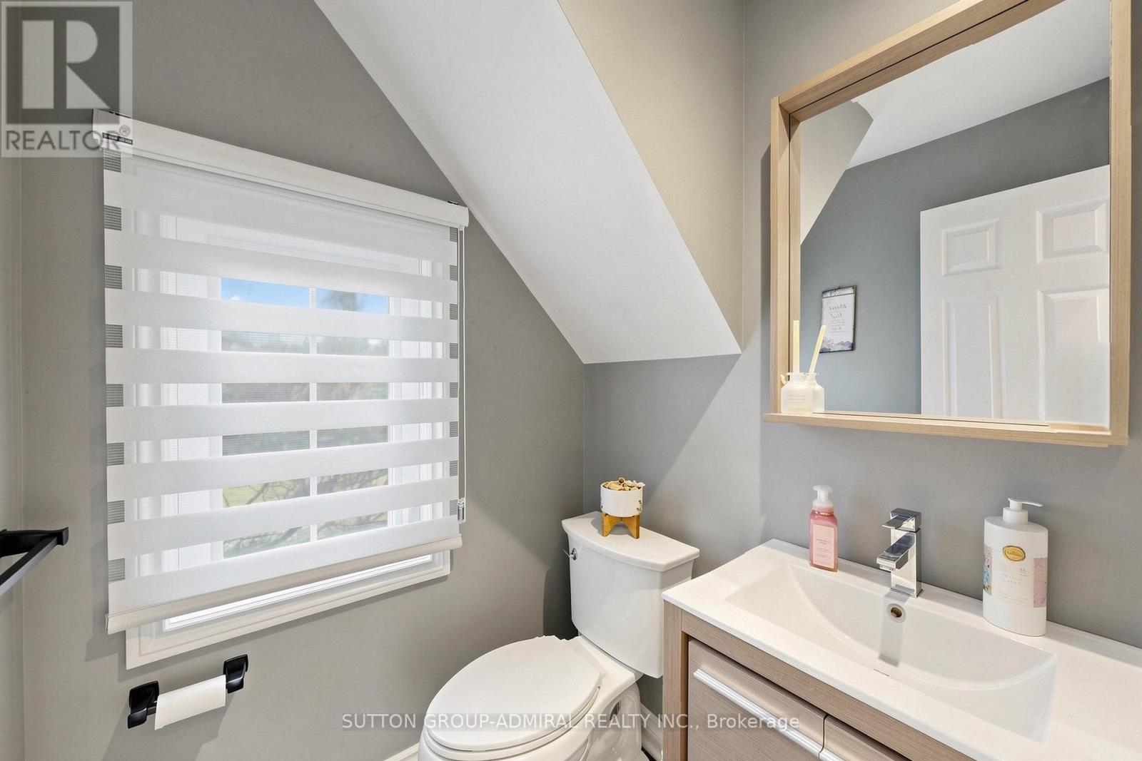 2 Gilbert Drive, Aurora, Ontario  L4G 6W8 - Photo 21 - N13079488