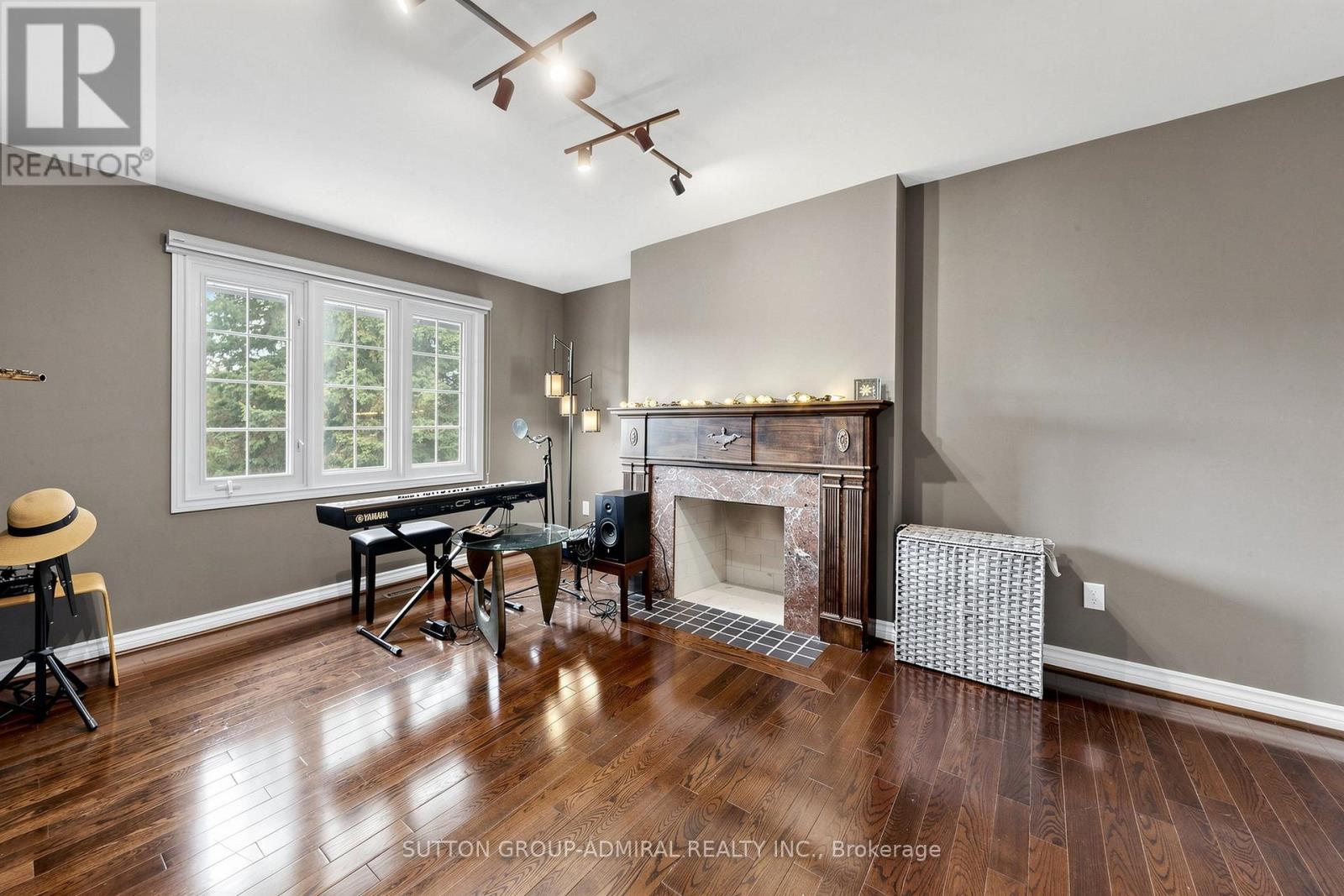 2 Gilbert Drive, Aurora, Ontario  L4G 6W8 - Photo 28 - N13079488