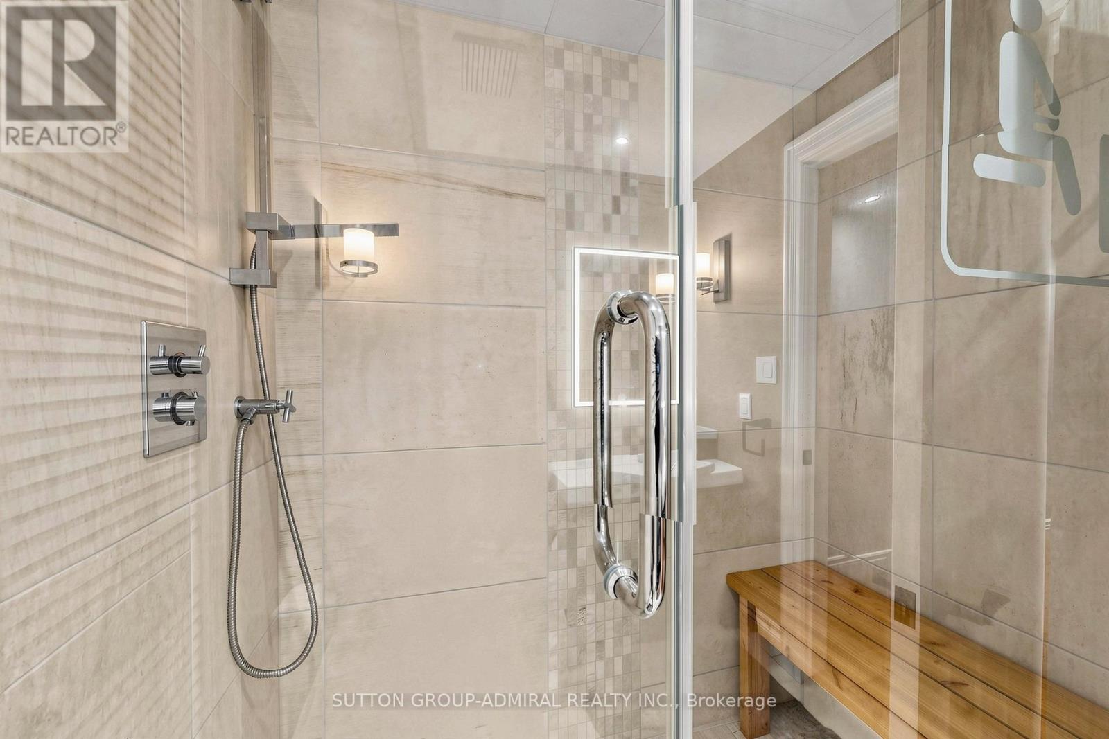 2 Gilbert Drive, Aurora, Ontario  L4G 6W8 - Photo 39 - N13079488