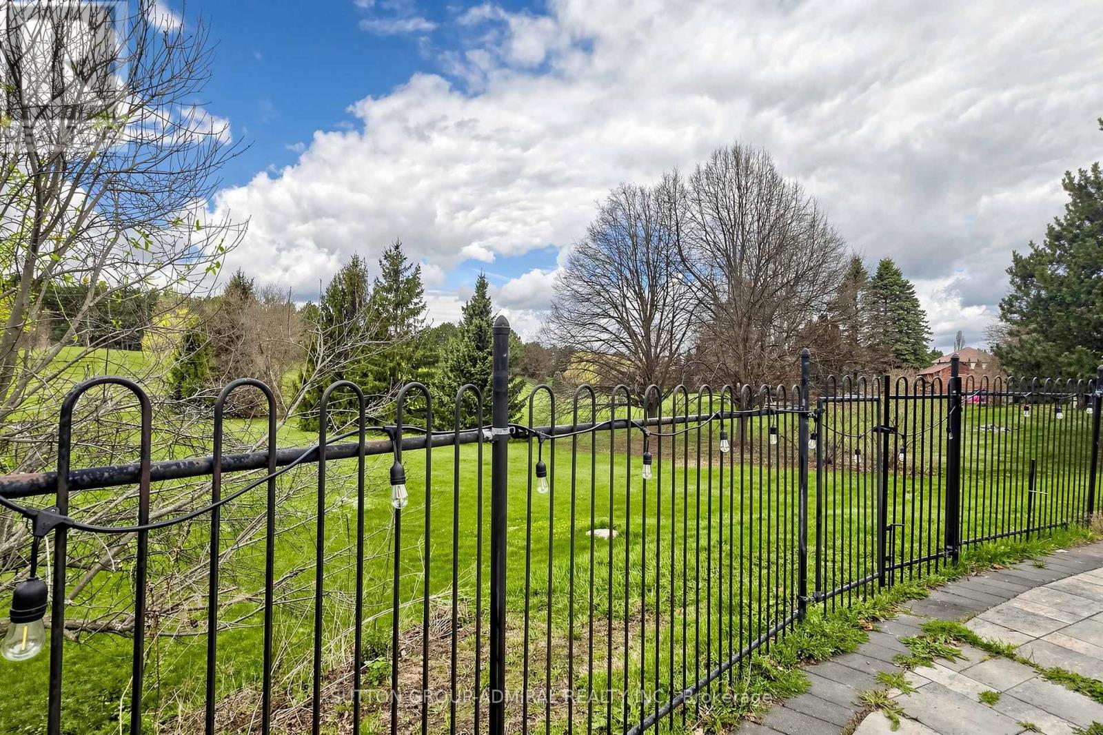 2 Gilbert Drive, Aurora, Ontario  L4G 6W8 - Photo 45 - N13079488