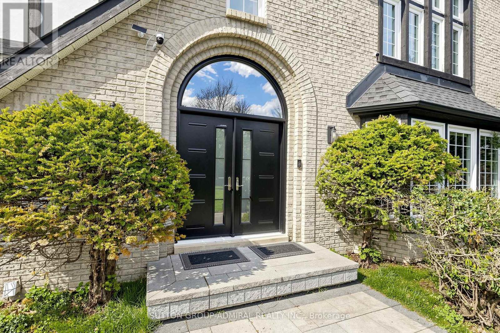 2 Gilbert Drive, Aurora, Ontario  L4G 6W8 - Photo 6 - N13079488