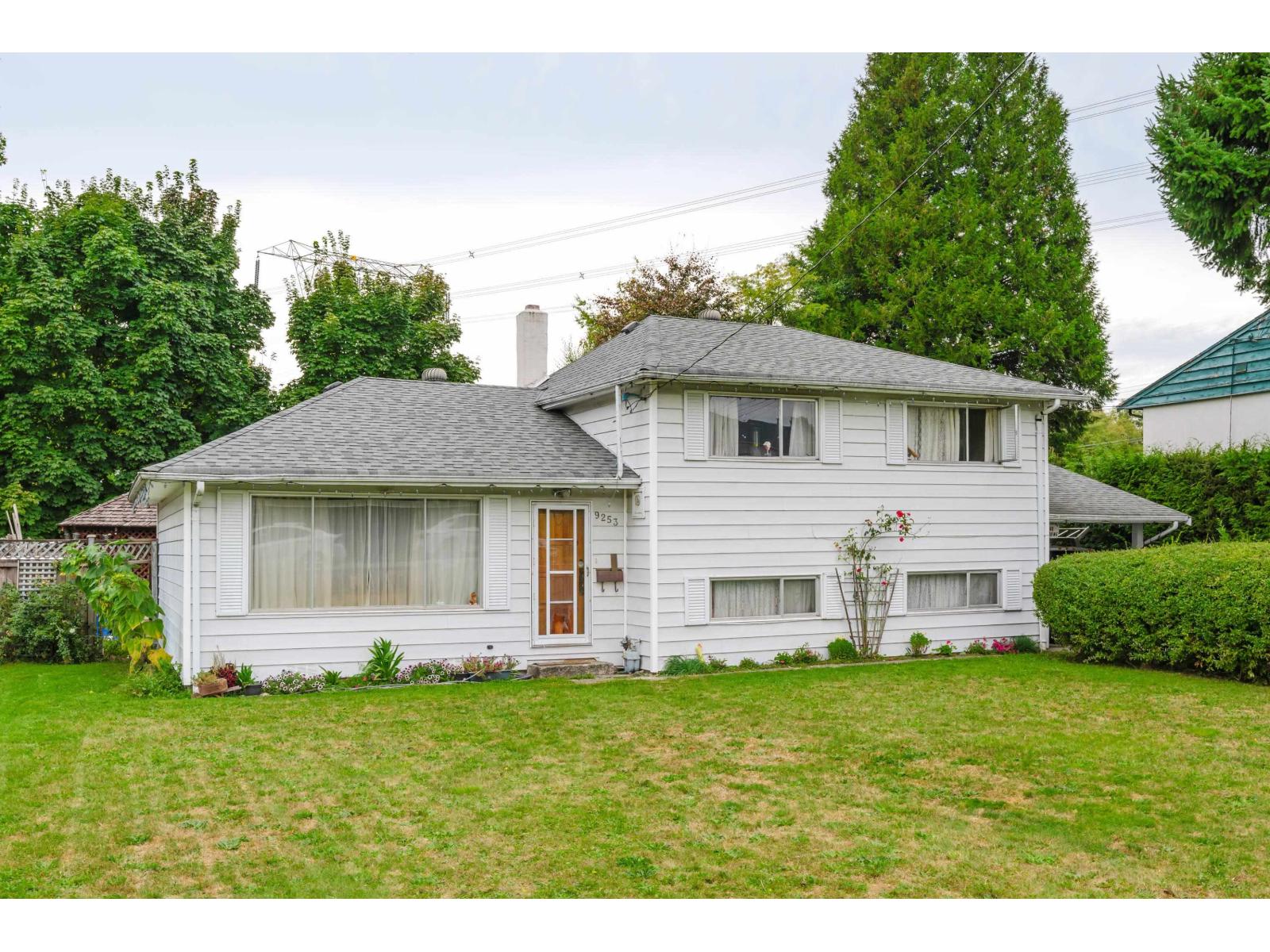 9253 137a Street, Surrey, British Columbia  V3V 5W8 - Photo 3 - R3052821