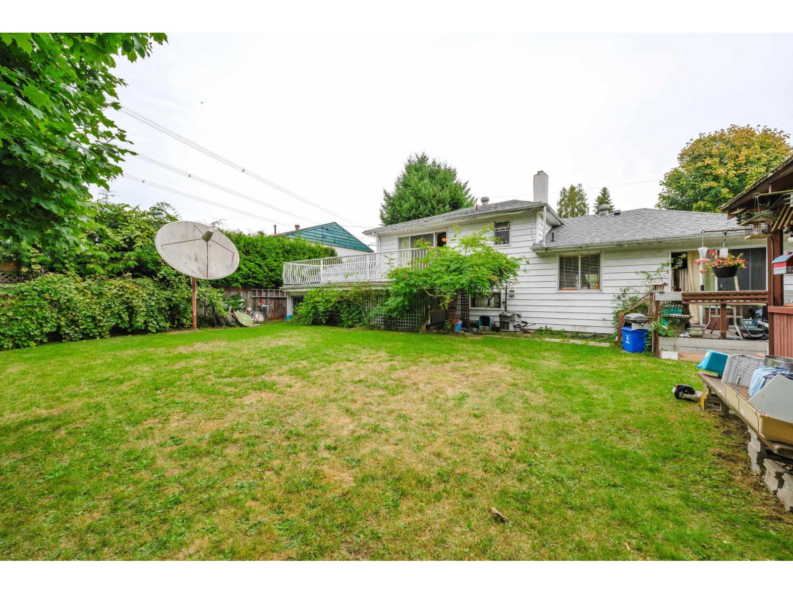 9253 137a Street, Surrey, British Columbia  V3V 5W8 - Photo 2 - R3052821