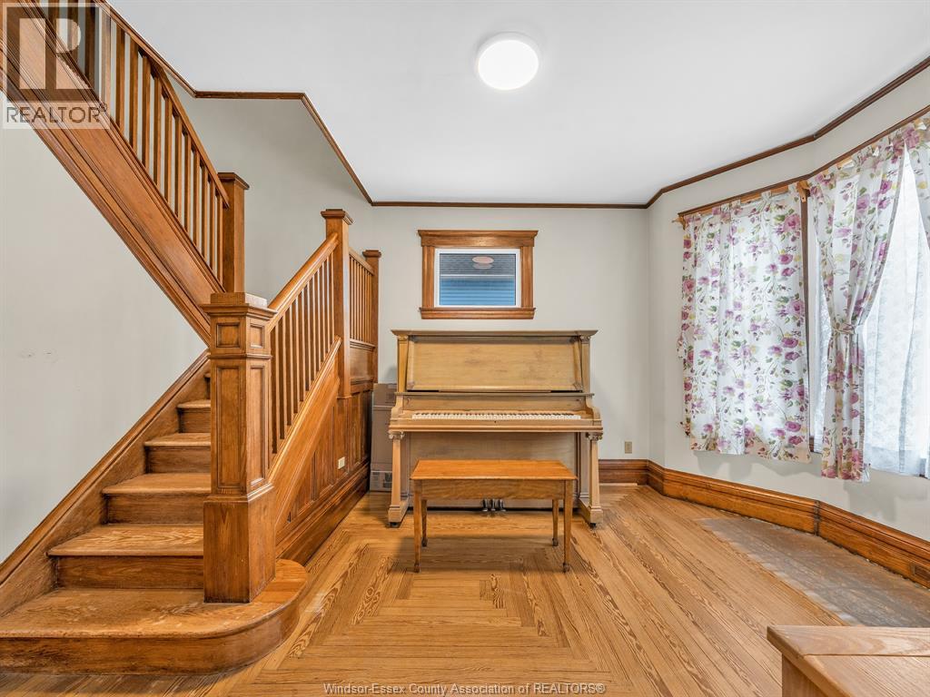 553 Oak Avenue, Windsor, Ontario  N9A 5E7 - Photo 8 - 26009947