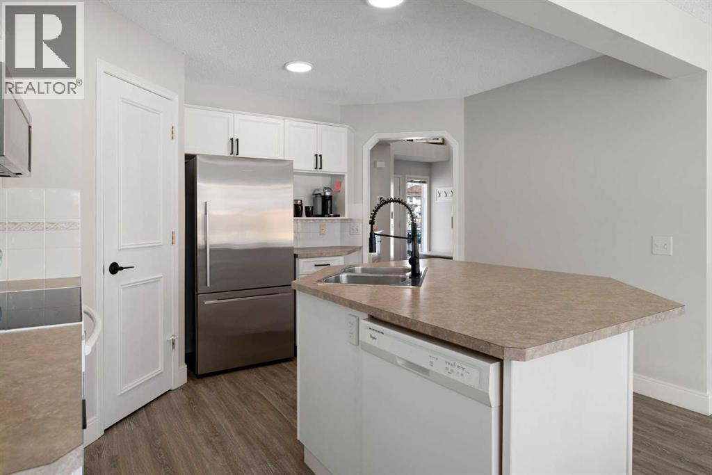 316 Mt Brewster Circle SE, Calgary, Alberta  T2Z 3J2 - Photo 5 - A2296159