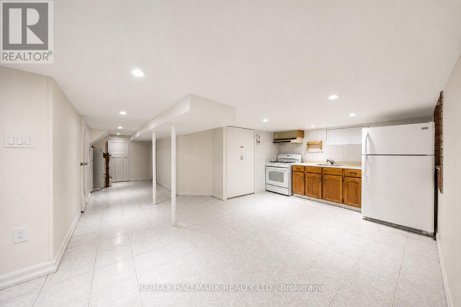 401 Ridelle Avenue, Toronto, Ontario  M6B 1K3 - Photo 12 - W13079344
