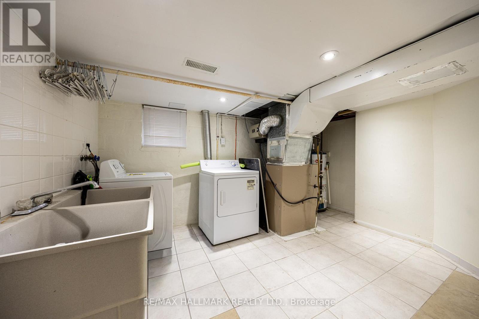 401 Ridelle Avenue, Toronto, Ontario  M6B 1K3 - Photo 17 - W13079344