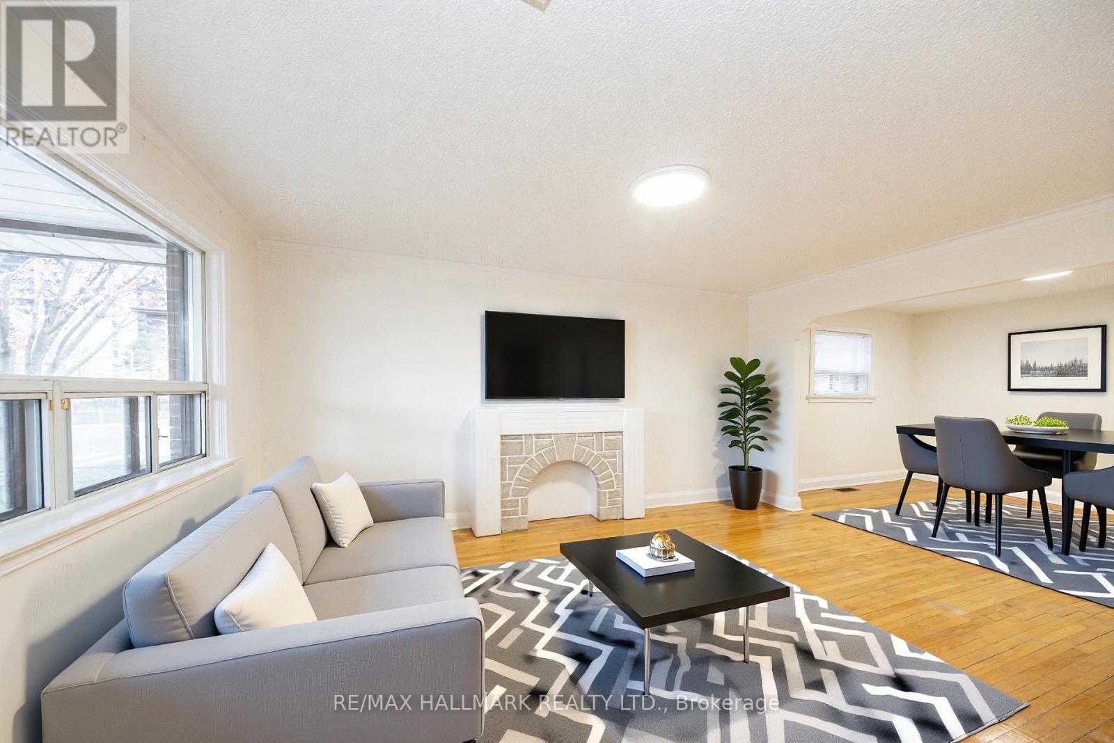 401 Ridelle Avenue, Toronto, Ontario  M6B 1K3 - Photo 2 - W13079344