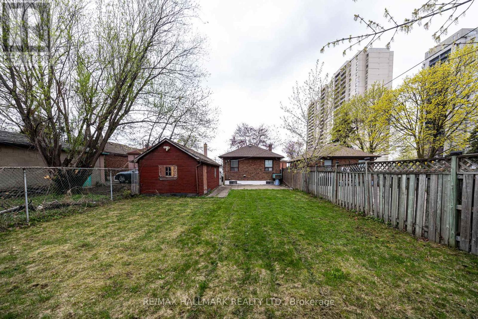 401 Ridelle Avenue, Toronto, Ontario  M6B 1K3 - Photo 20 - W13079344