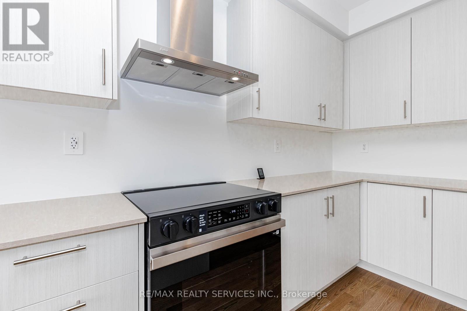 66 Circleview Crescent, Brampton, Ontario  L6Y 6M3 - Photo 11 - W13079436