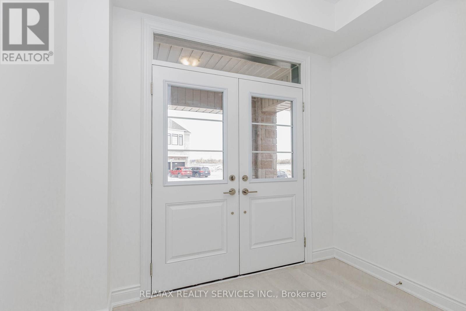 66 Circleview Crescent, Brampton, Ontario  L6Y 6M3 - Photo 3 - W13079436