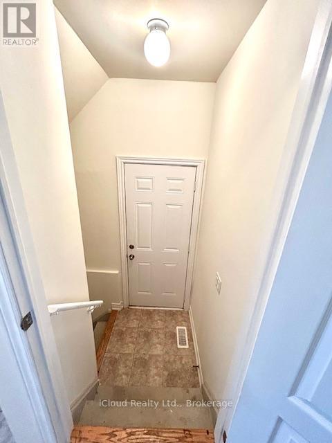 24 Yardley Crescent, Brampton, Ontario  L6X 5L3 - Photo 11 - W13079442