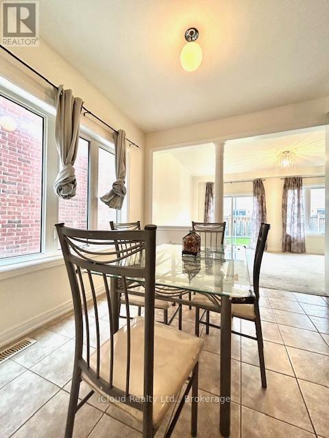 24 Yardley Crescent, Brampton, Ontario  L6X 5L3 - Photo 4 - W13079442