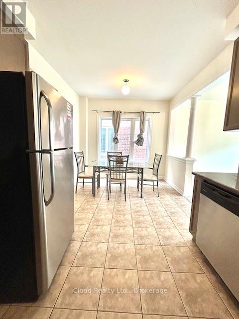24 Yardley Crescent, Brampton, Ontario  L6X 5L3 - Photo 5 - W13079442