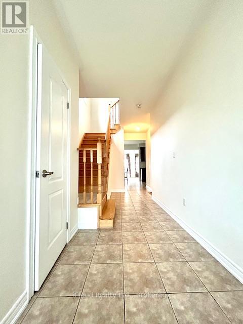 24 Yardley Crescent, Brampton, Ontario  L6X 5L3 - Photo 6 - W13079442