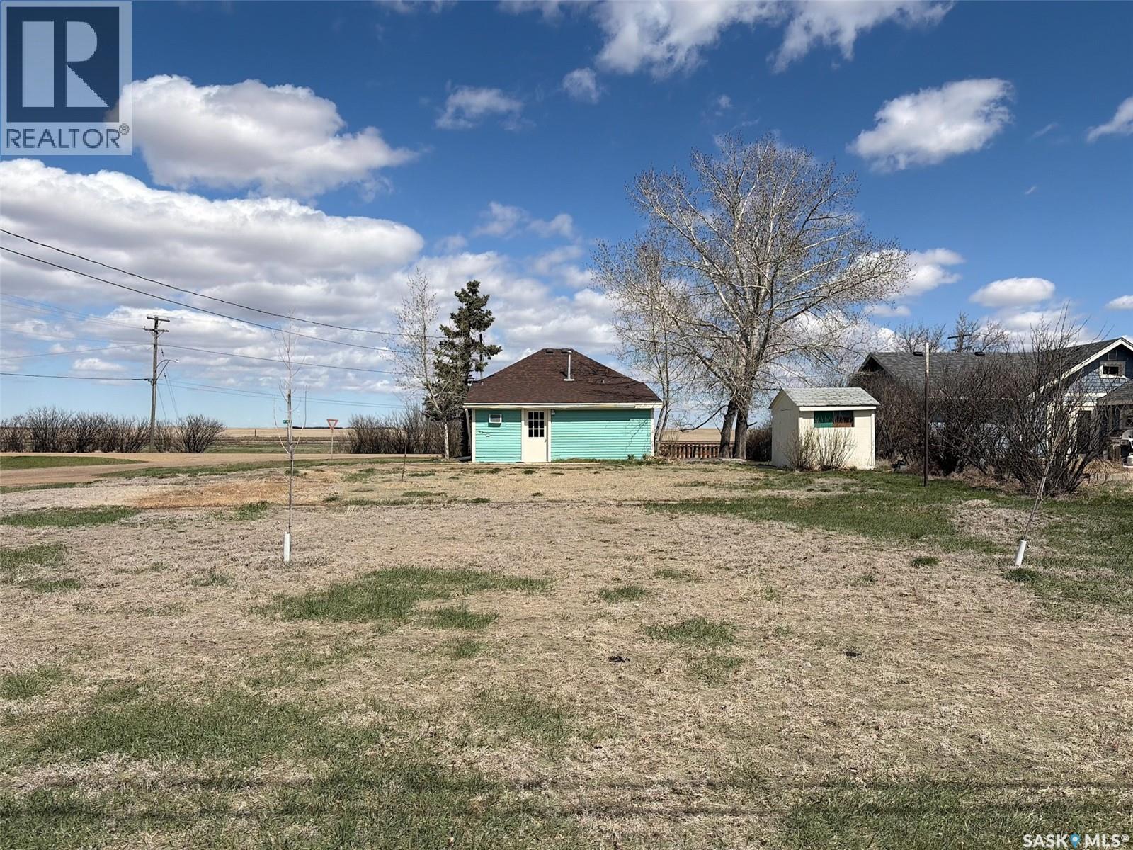 225 1st Avenue W, Frontier, Saskatchewan  S0N 0W0 - Photo 27 - SK034796