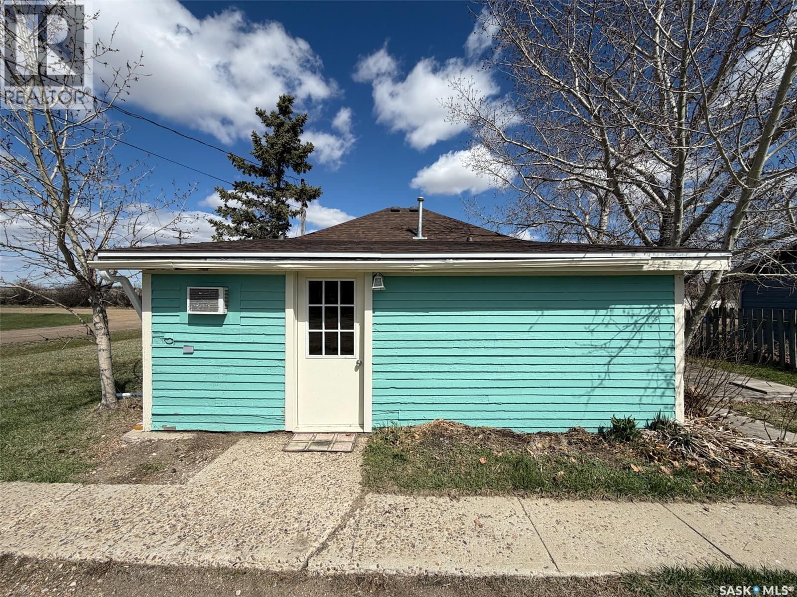 225 1st Avenue W, Frontier, Saskatchewan  S0N 0W0 - Photo 28 - SK034796