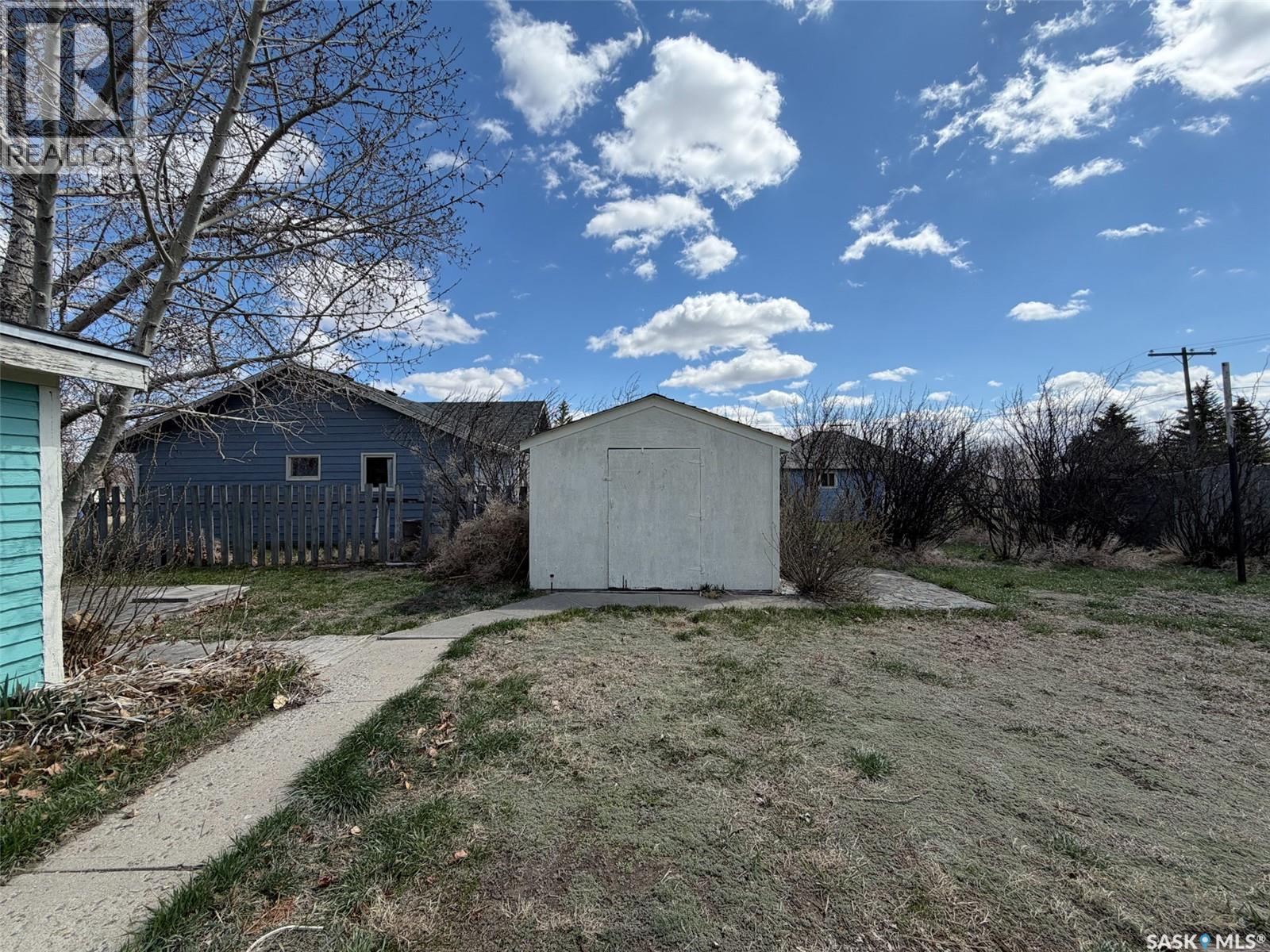 225 1st Avenue W, Frontier, Saskatchewan  S0N 0W0 - Photo 29 - SK034796