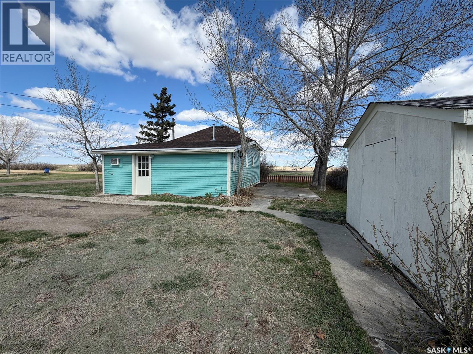 225 1st Avenue W, Frontier, Saskatchewan  S0N 0W0 - Photo 30 - SK034796