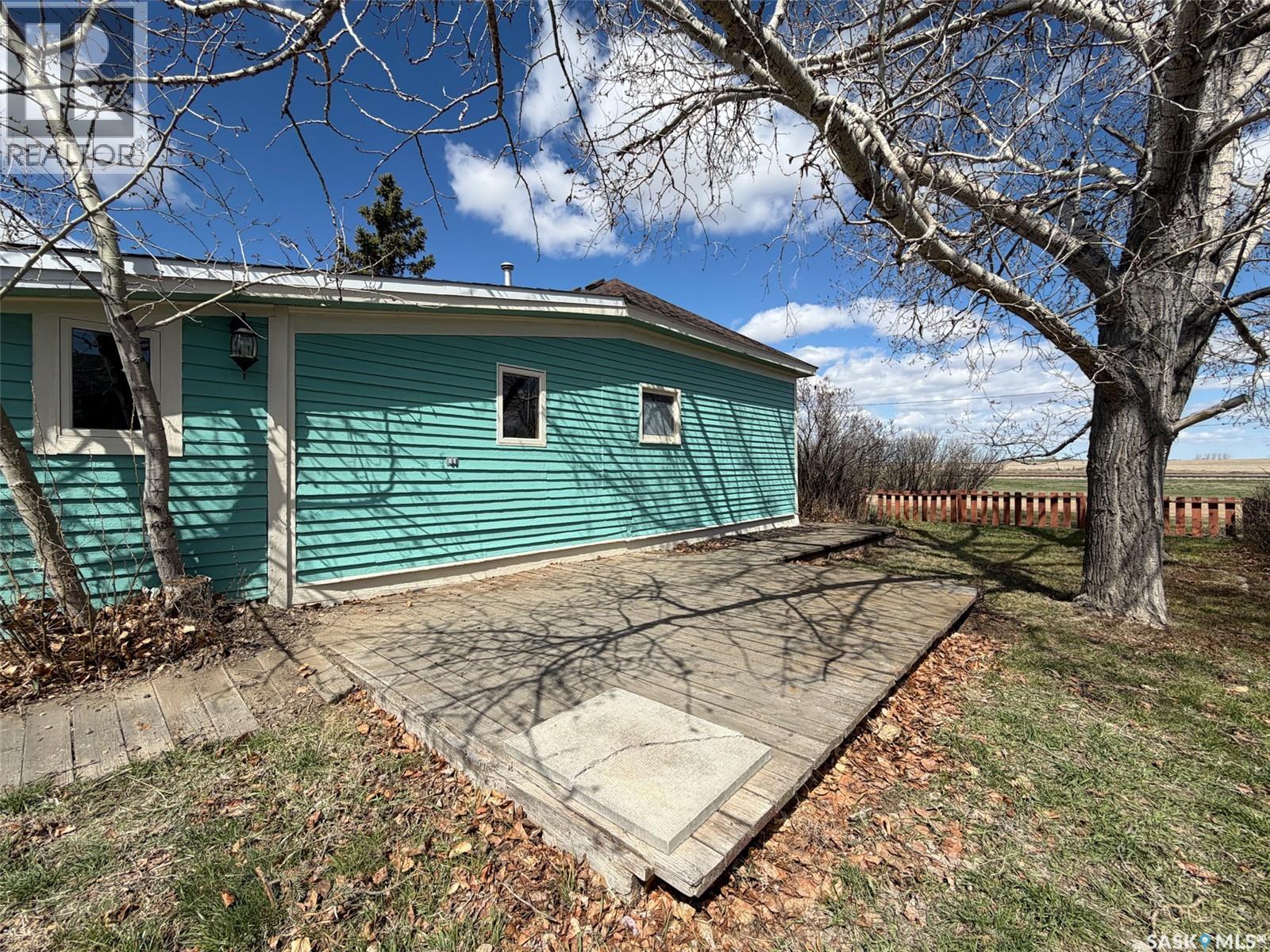 225 1st Avenue W, Frontier, Saskatchewan  S0N 0W0 - Photo 32 - SK034796