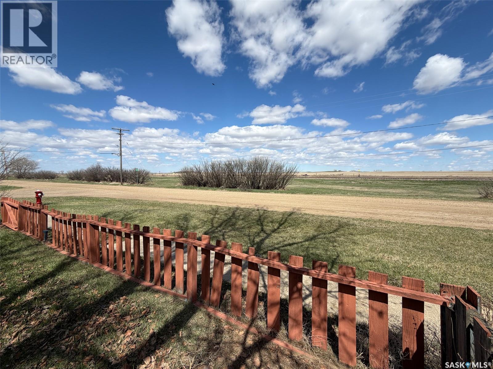 225 1st Avenue W, Frontier, Saskatchewan  S0N 0W0 - Photo 35 - SK034796