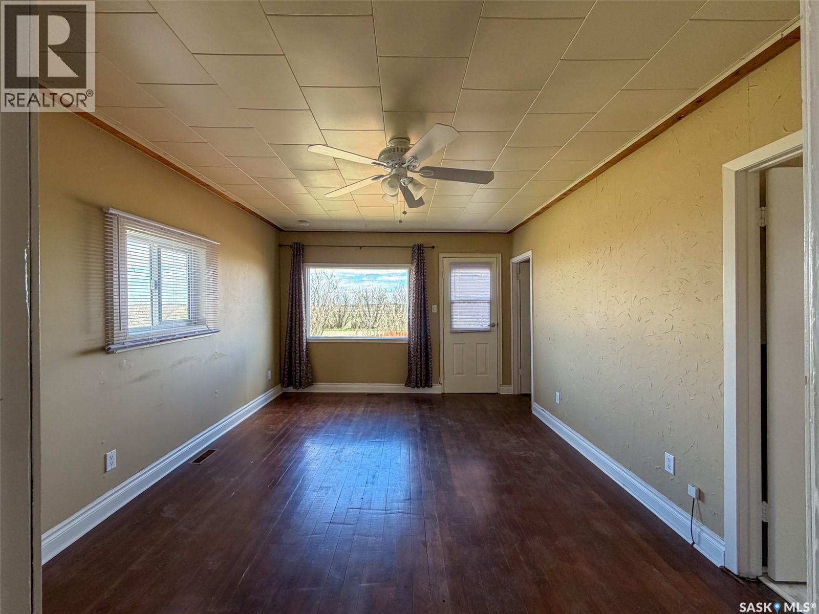 225 1st Avenue W, Frontier, Saskatchewan  S0N 0W0 - Photo 5 - SK034796