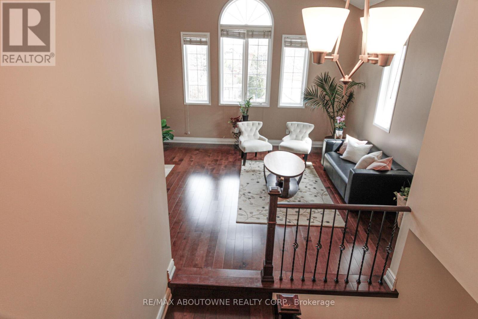 2216 Norfolk Drive, Oakville, Ontario  L6H 6H4 - Photo 41 - W12963222