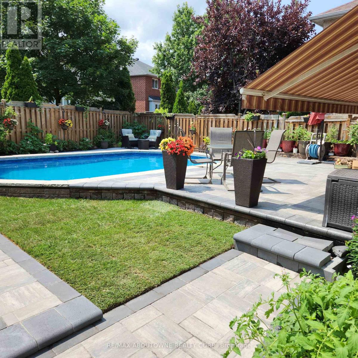 2216 Norfolk Drive, Oakville, Ontario  L6H 6H4 - Photo 48 - W12963222