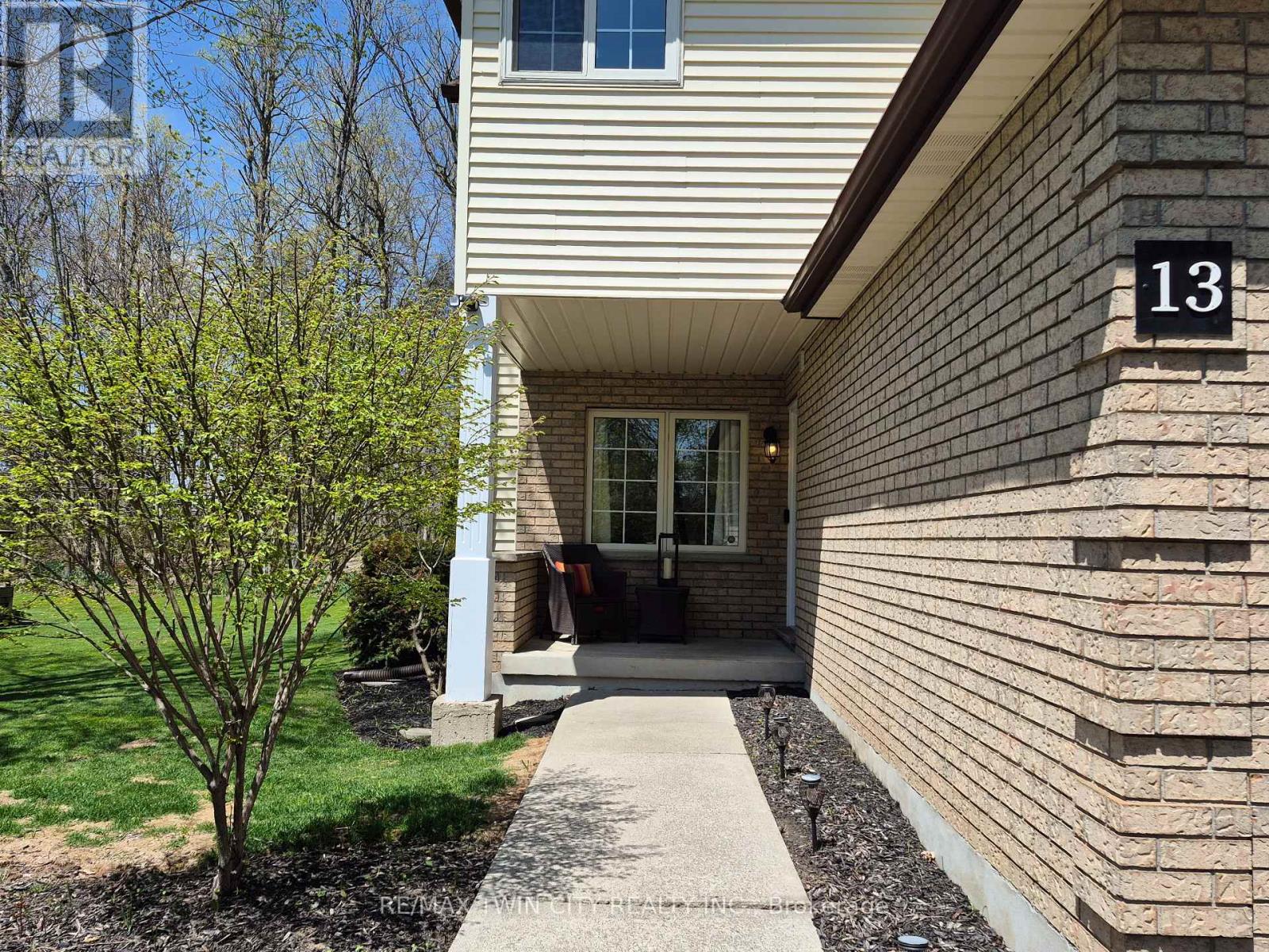13 - 20 Forrest Avenue W, Wilmot, Ontario  N3A 1Y2 - Photo 2 - X12996904