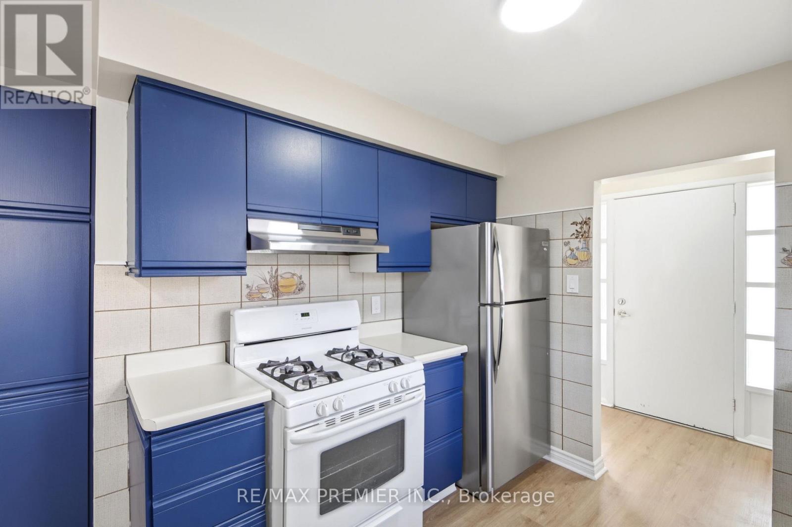 55 Plunkett Road, Toronto, Ontario  M9L 2J4 - Photo 9 - W13079432