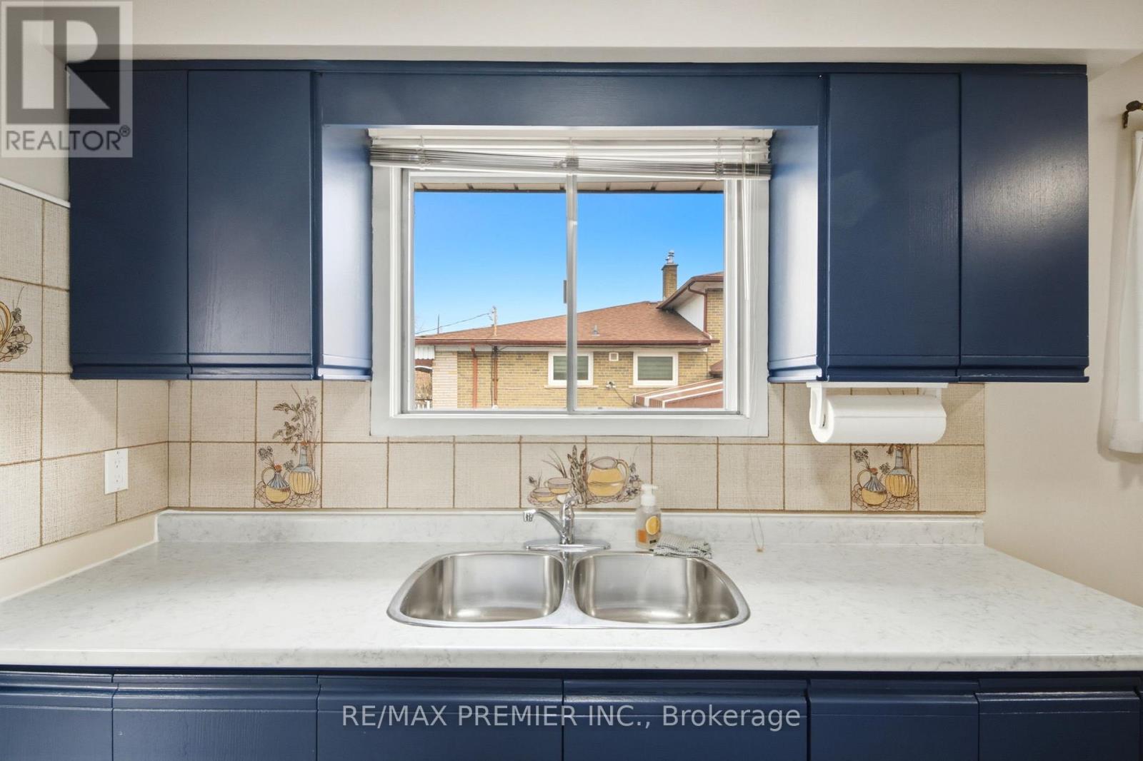 55 Plunkett Road, Toronto, Ontario  M9L 2J4 - Photo 11 - W13079432