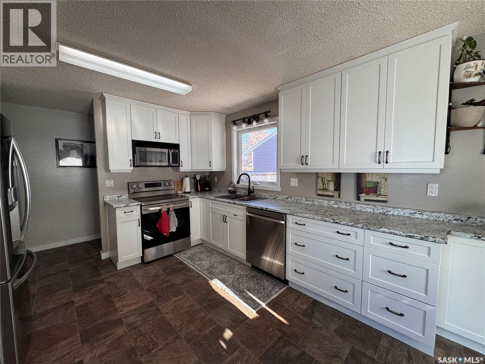 415 3rd Avenue W, Biggar, Saskatchewan  S0K 0M0 - Photo 4 - SK027372