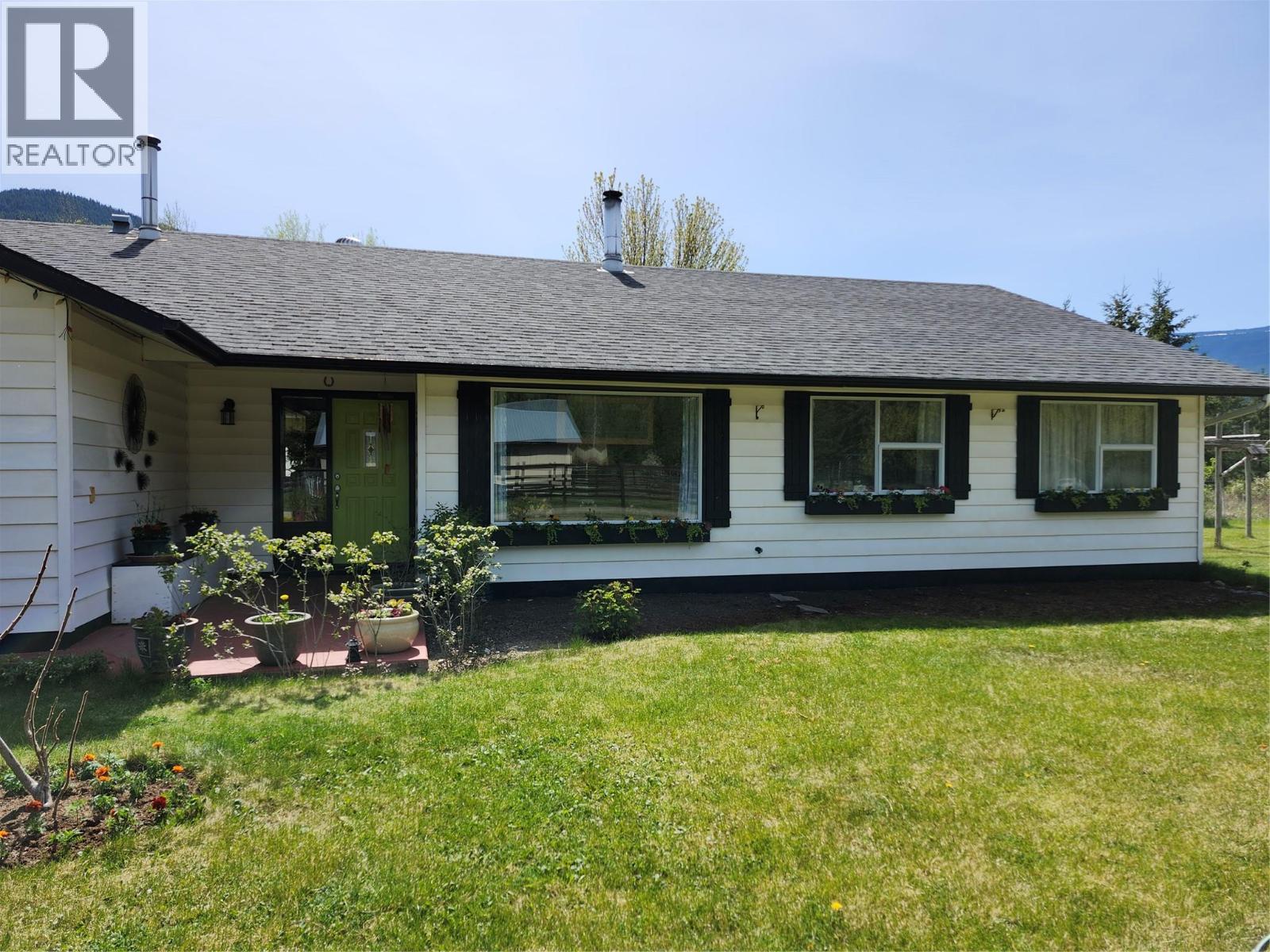 3056 Harmon Road, Vavenby, British Columbia  V0E 3A0 - Photo 2 - 10371916