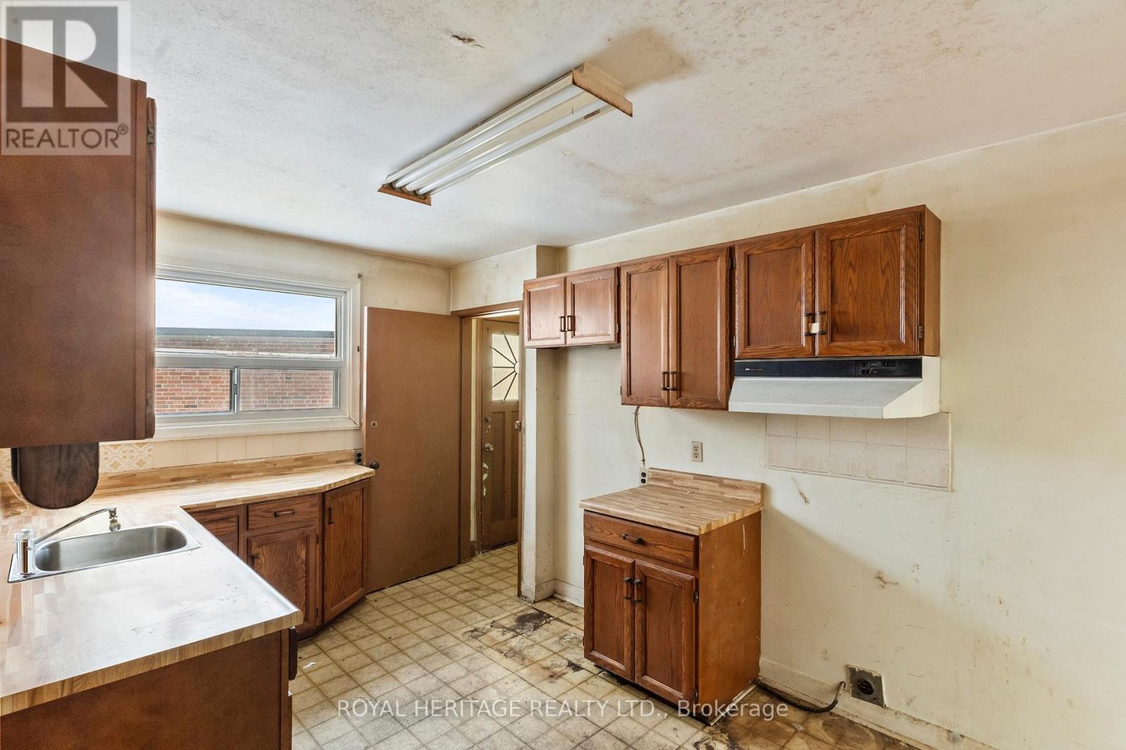 26 Kitson Drive, Toronto, Ontario  M1M 3C8 - Photo 12 - E13079618