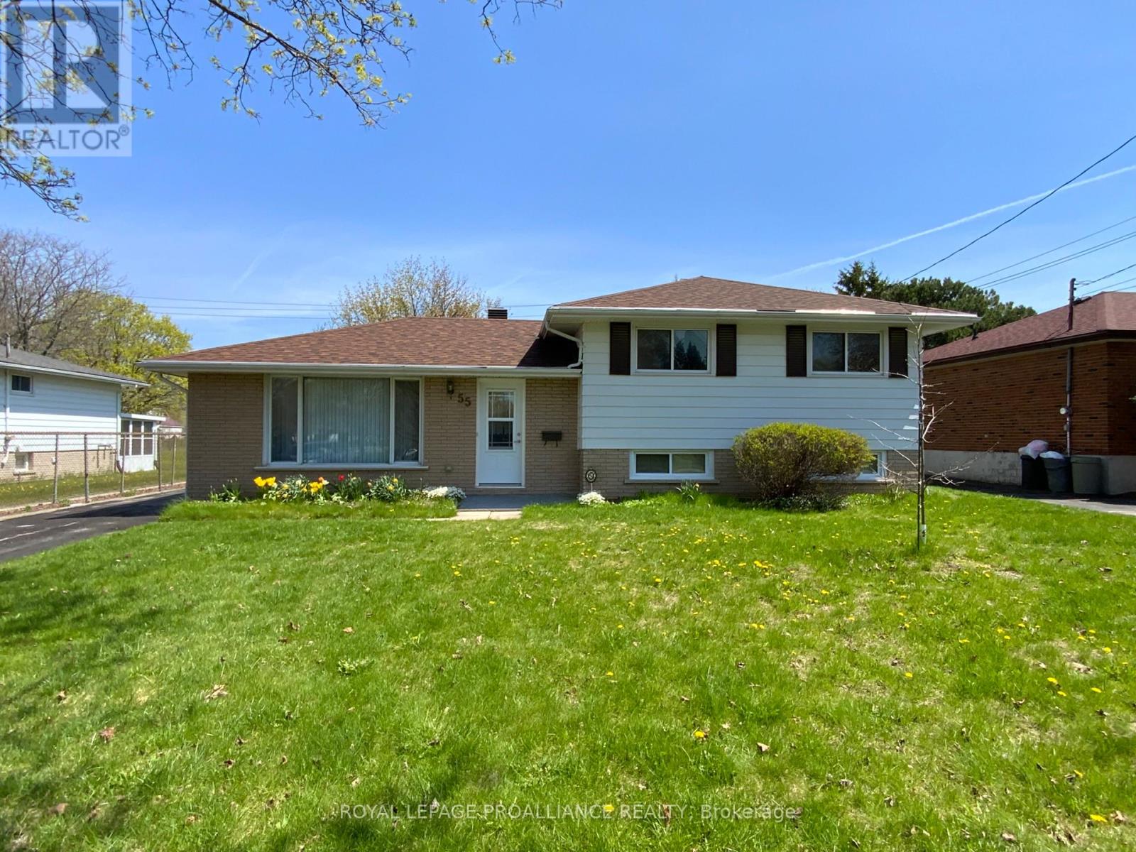 55 VILLAGE DRIVE, Belleville, Ontario