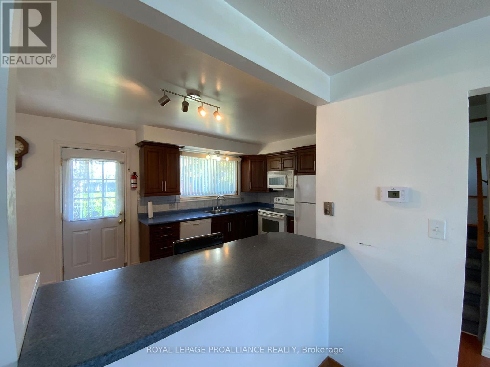 55 Village Drive, Belleville, Ontario  K8P 4K2 - Photo 5 - X13079706