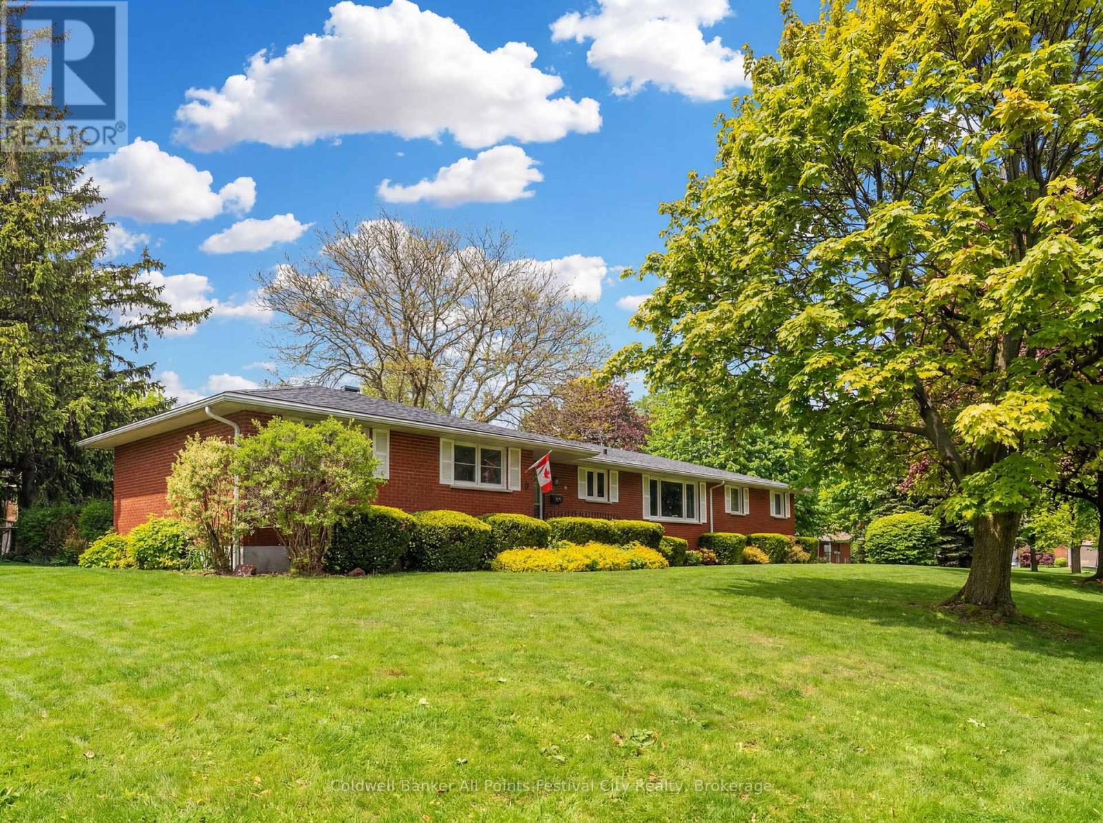 4 Suncoast Drive W, Goderich, Ontario  N7A 1X1 - Photo 2 - X13079760