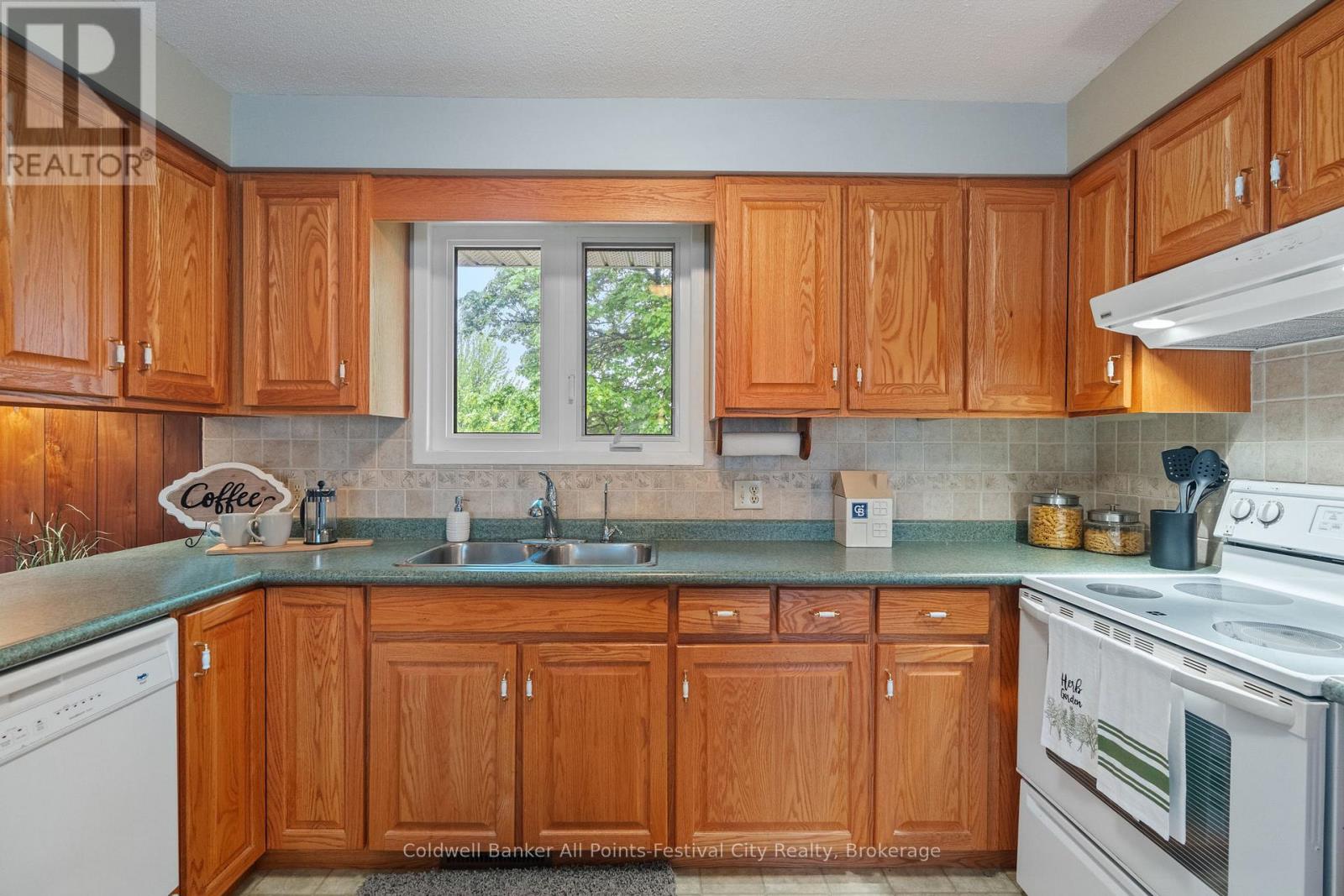 4 Suncoast Drive W, Goderich, Ontario  N7A 1X1 - Photo 5 - X13079760