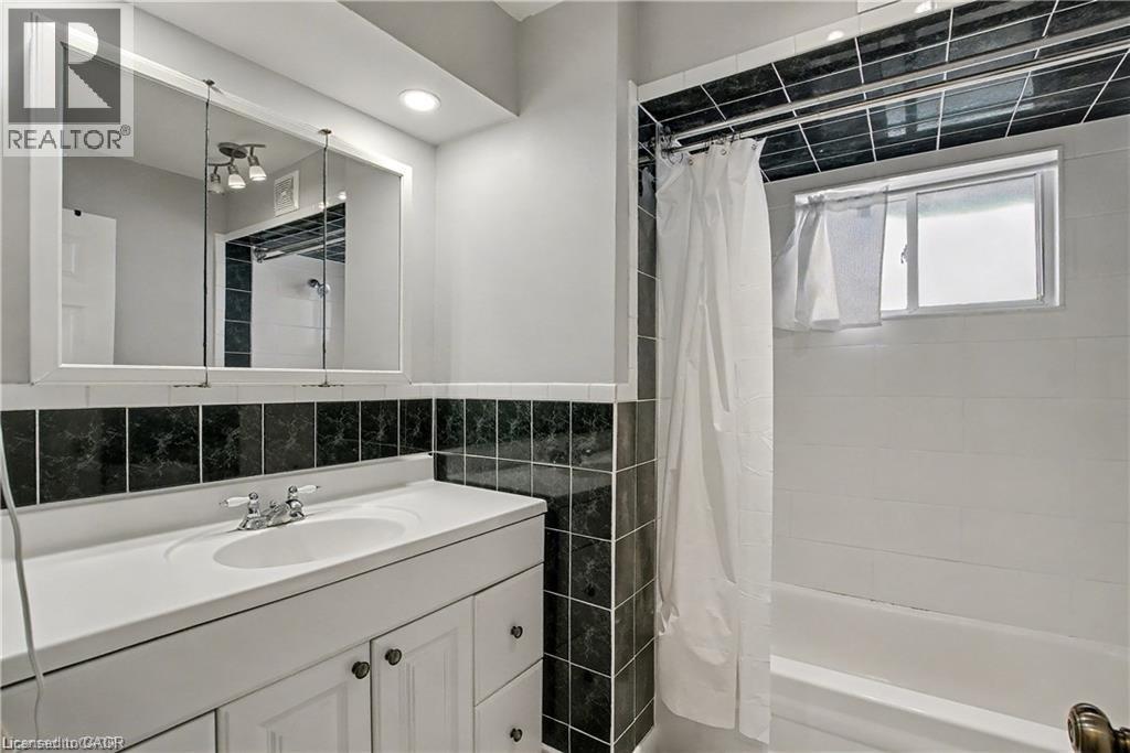 11 Carwyn Crescent, Hamilton, Ontario  L8S 3H3 - Photo 16 - 40819712