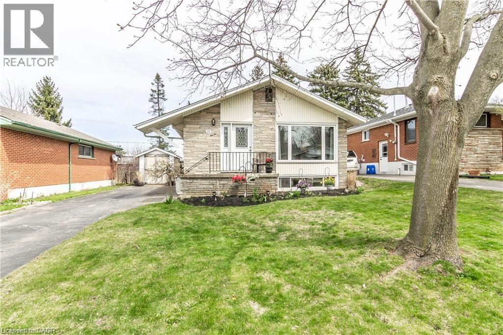 11 CARWYN Crescent, Hamilton, Ontario